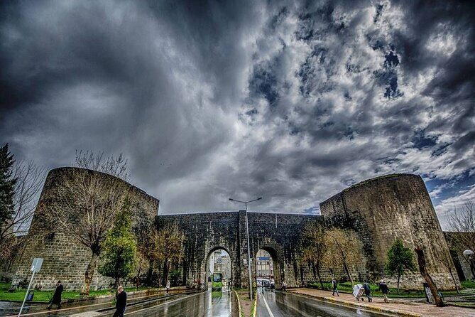 2 Days Full experince north-south cappadocia tour & Accomodation - Day 1: Uchisar, Zelve, Love Valley, and Fairy Chimneys
