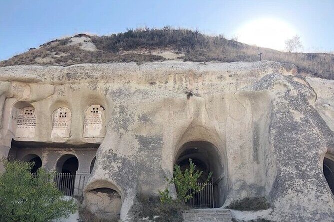 Cappadocia Instagram Half Day Tour - Artemis Cave Suites and the blue-eyed wall: quick posing, big payoff