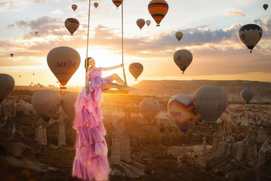 Cappadocia: Taking photo with Swing at hot air balloon view - Pose Direction and the Times-Level Details