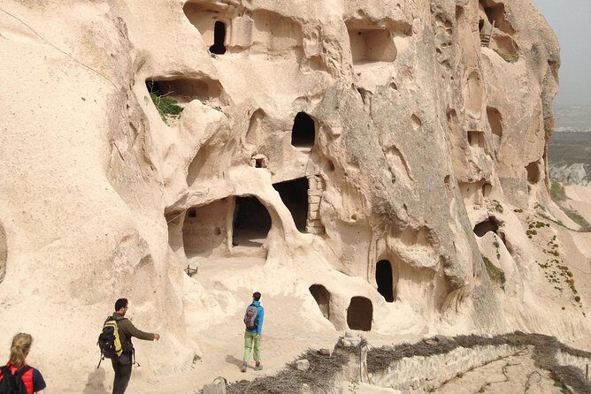Trekking in Cappadocia (4 days) - Day 1: Red and Rose Valley to Paşabağ via Cavuşin (about 15 km)